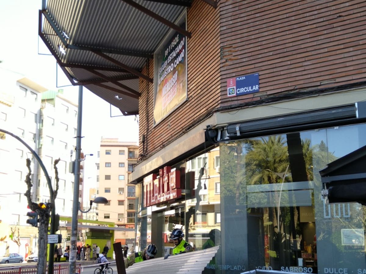 Murcia resuelve más de 150 incidencias por el viento tras activar su protocolo municipal ante la alerta naranja