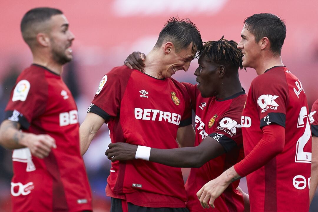 Budimir celebra uno de sus goles frente al Valencia