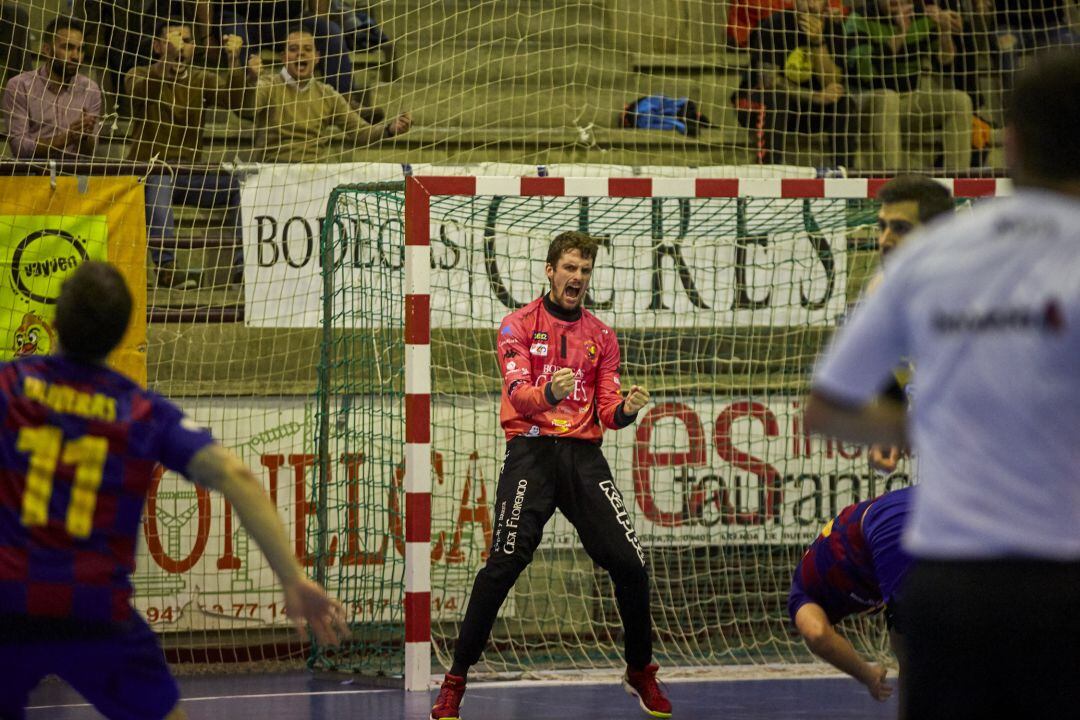 El portero leonés Luis de Vega celebra una de sus acciones de mérito en la presente temporada.