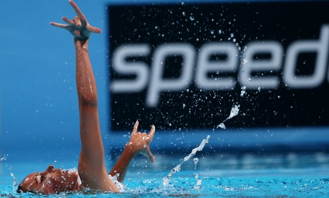 La nadadora española Ona Carbonell Ballestero, realiza su ejercicio de preliminares de rutina técnica solo, de natación sincronizada, en el Palau Sant Jordi de Barcelona, durante los 15 Campeonatos del Mundo de Natación, que se celebran en la ciudad conda