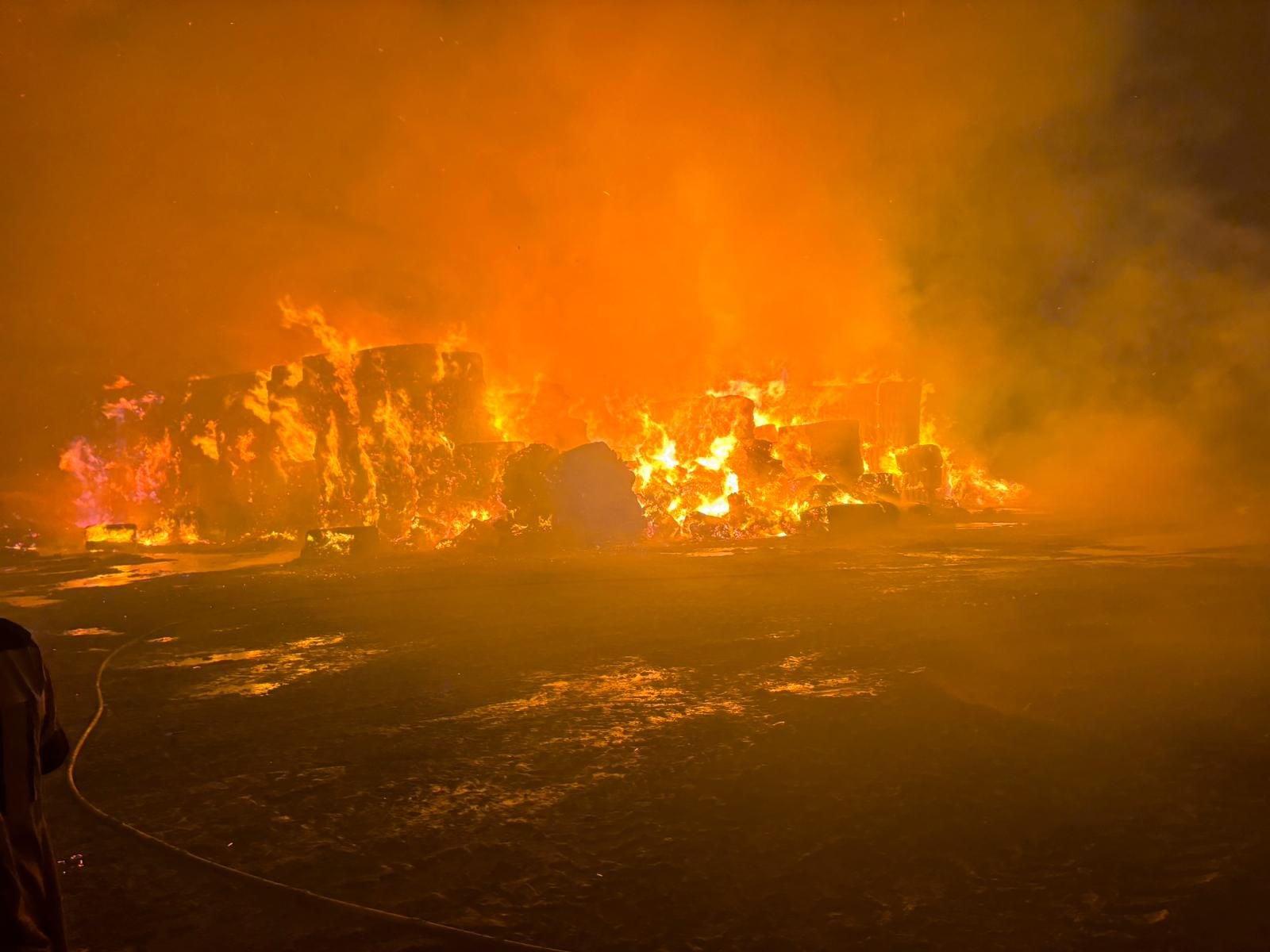 Incendio de pacas en Almuniente