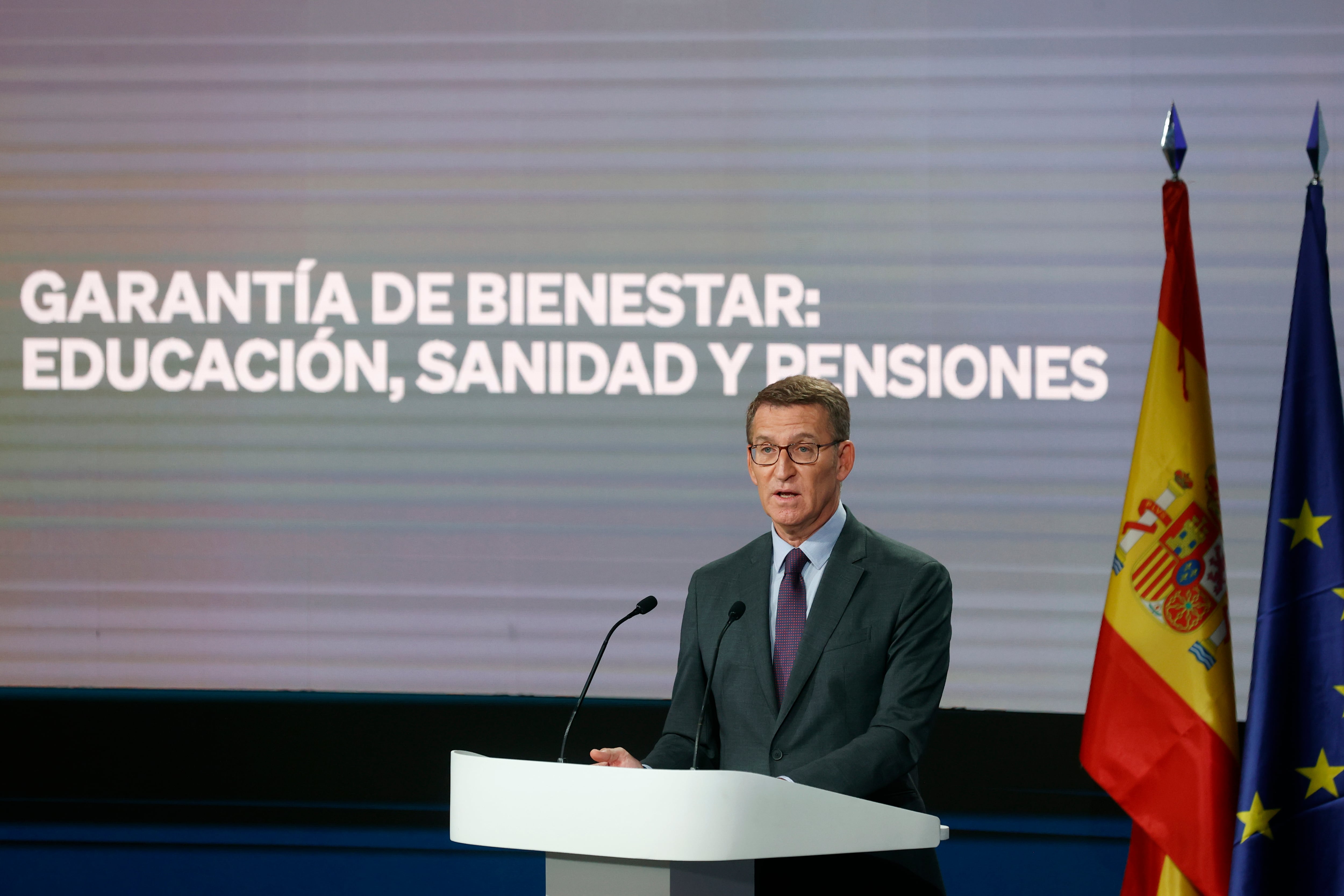 El presidente del PP, Alberto Nuñez Feijóo, interviene en la presentación del programa electoral del Partido Popular a las elecciones generales del 23 de julio, este martes en el Palacio de Linares de Madrid.