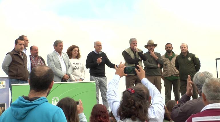 Presentación de Iruela el nuevo ejemplar de quebrantahuesos liberado en el municipio con el mismo nombre