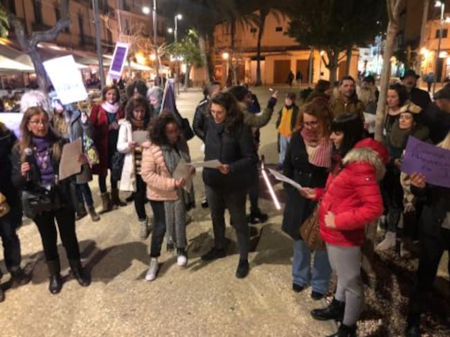 Representantes del PSOE y Podemos se han sumado a la acción de protesta