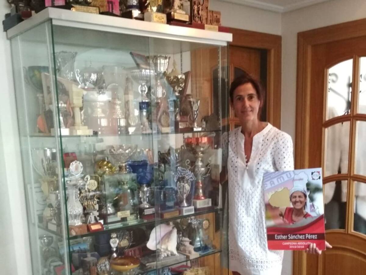 Una peluquería llena de trofeos