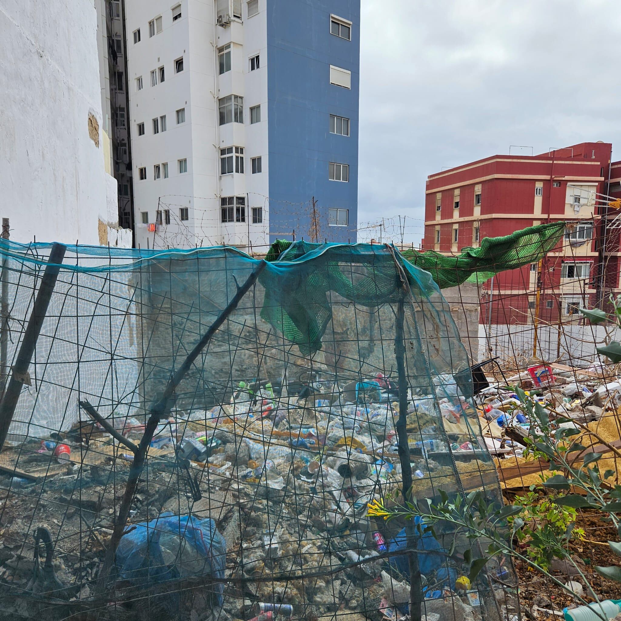 El barrio de San Nicolás reclama una actuación integral de limpieza
