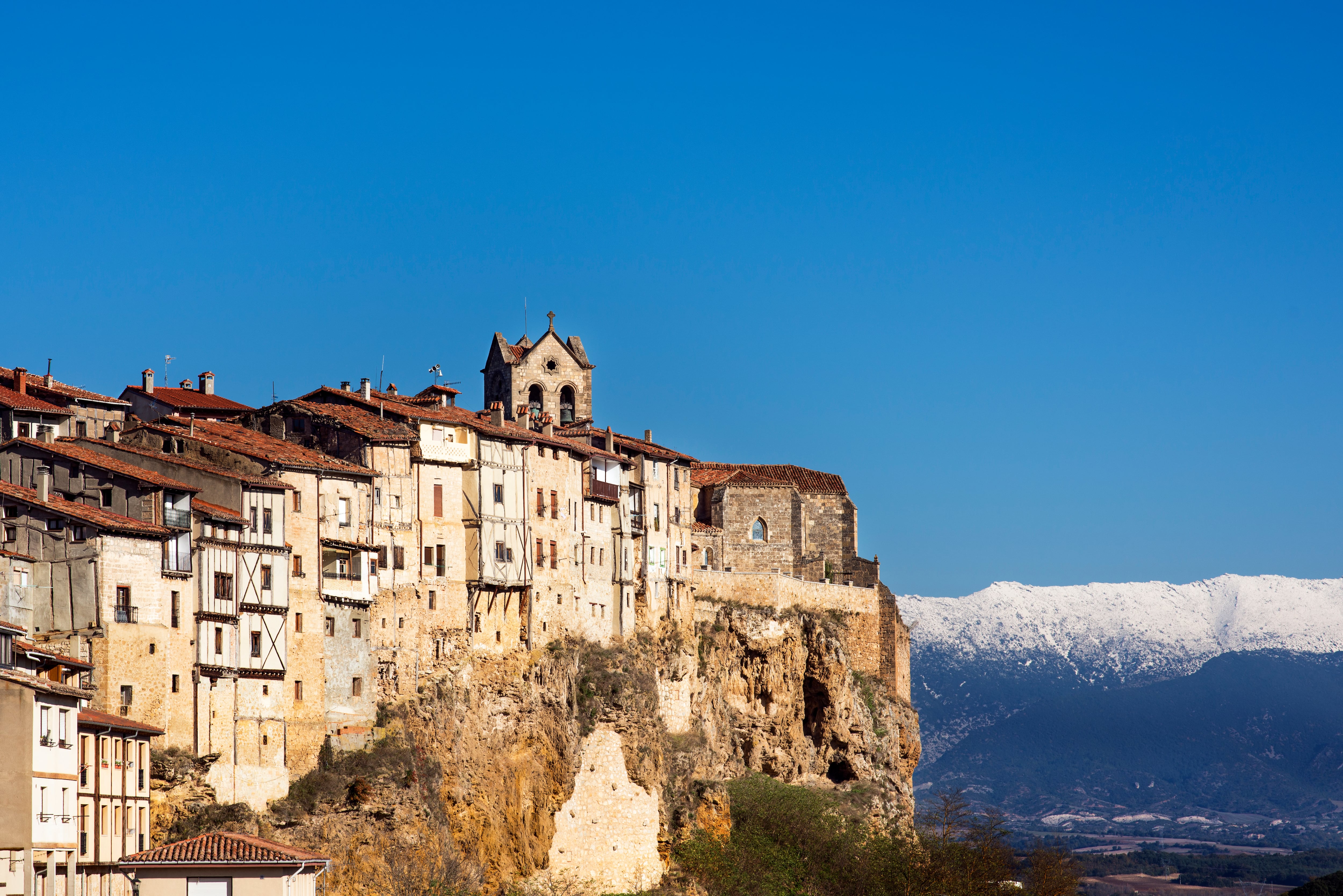 Vista panorámica de las casas colgadas de Frías