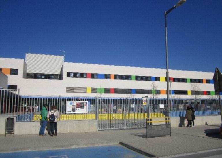 Exterior del colegio público Pedro I de Barbastro 