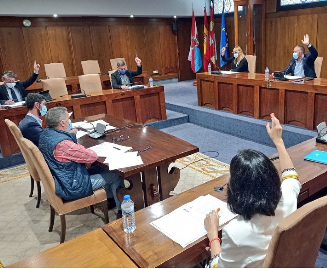 El pleno se celebró en el ayuntamiento de Ponferrada