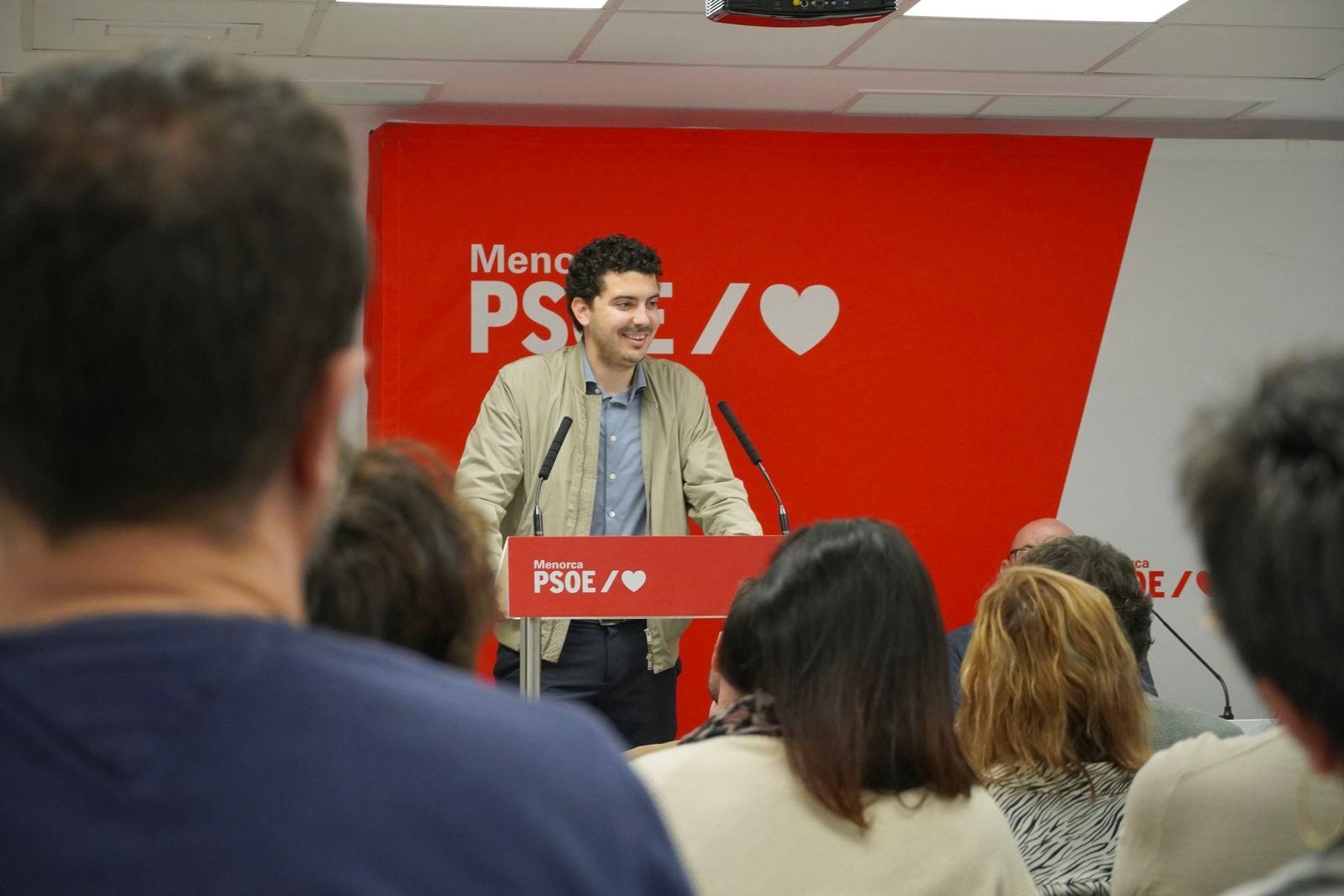 Mercadal a la seu del PSOE Menorca