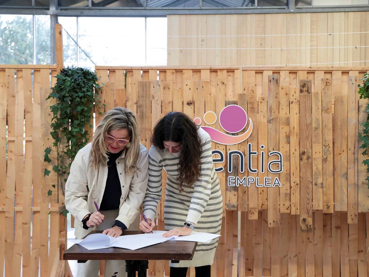 Convenio para impulsar la colaboración entre Valentia y el Comercio de Huesca