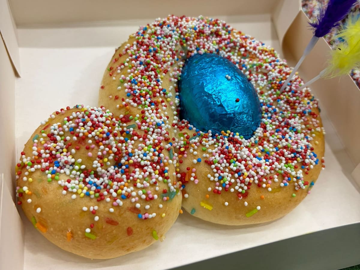 Burriana última la elaboración de las tradicionales monas de Pascua en sus hornos y pastelerías