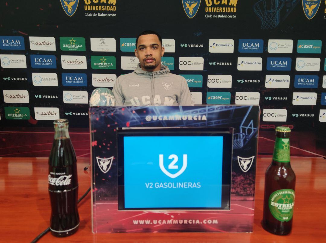 Jordan Davis en rueda de prensa