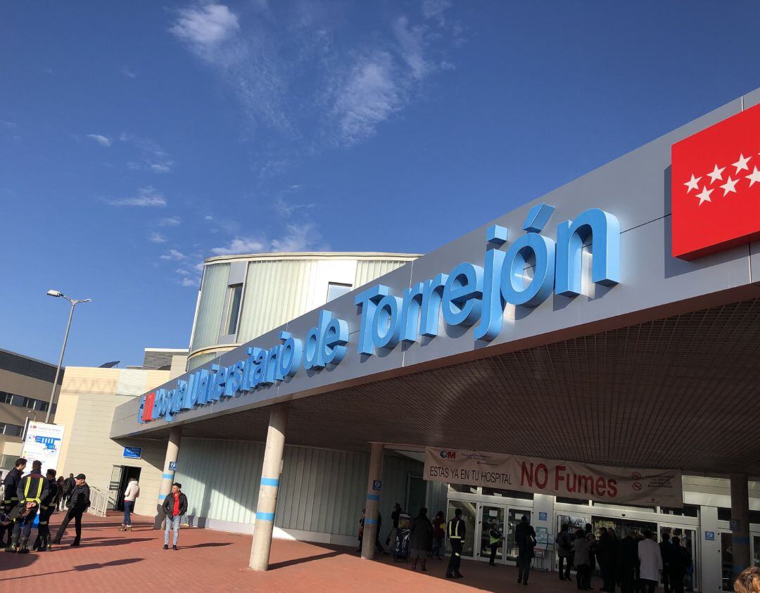 Imagen de la fachada principal del Hospital de Torrejón de Ardoz.