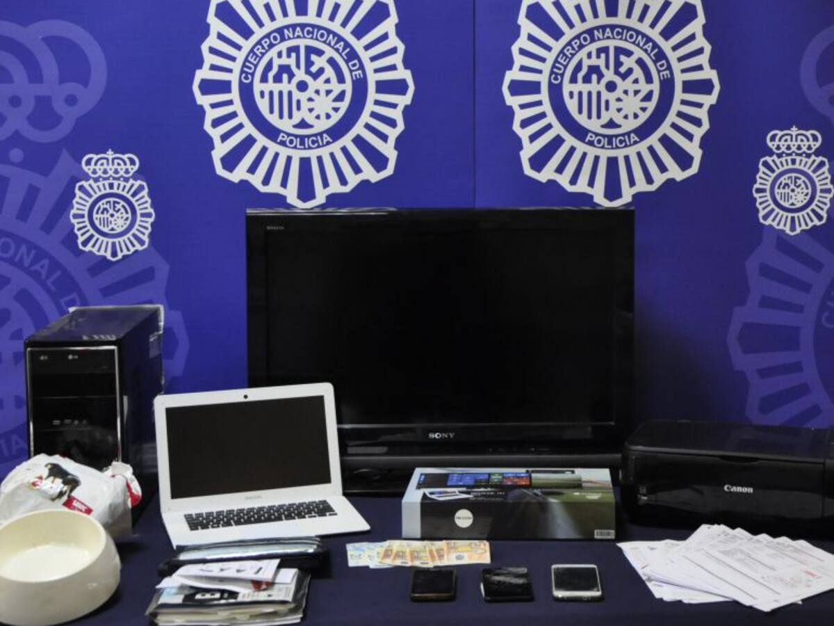 Detenida una pareja que compraba en internet con identidades falsas