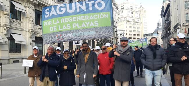 Manifestación en Madrid contra la regresión de las playas del mediterráneo.