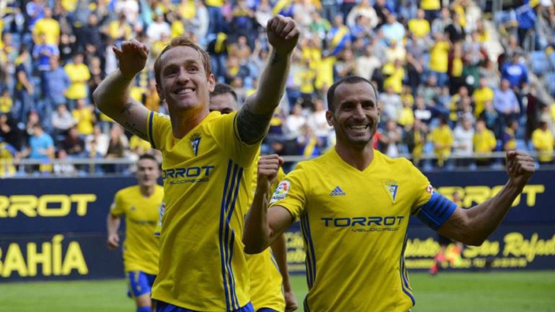 Alex Fernandez celebra un gol en Carranza