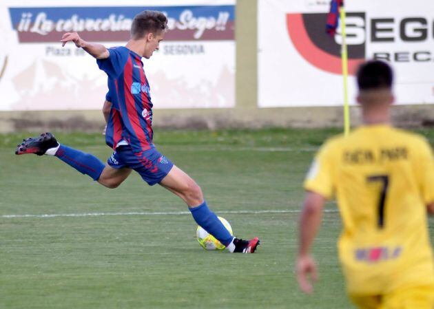 El canterano, Arévalo, mandó un balón al poste en el que pudo ser su primer tanto como azulgrana