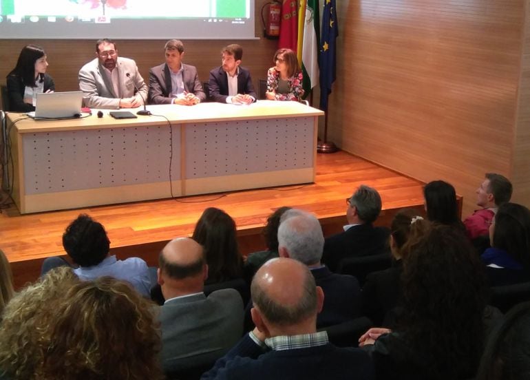 Reunión en Baza para impulsar la Educación Permanente de adultos