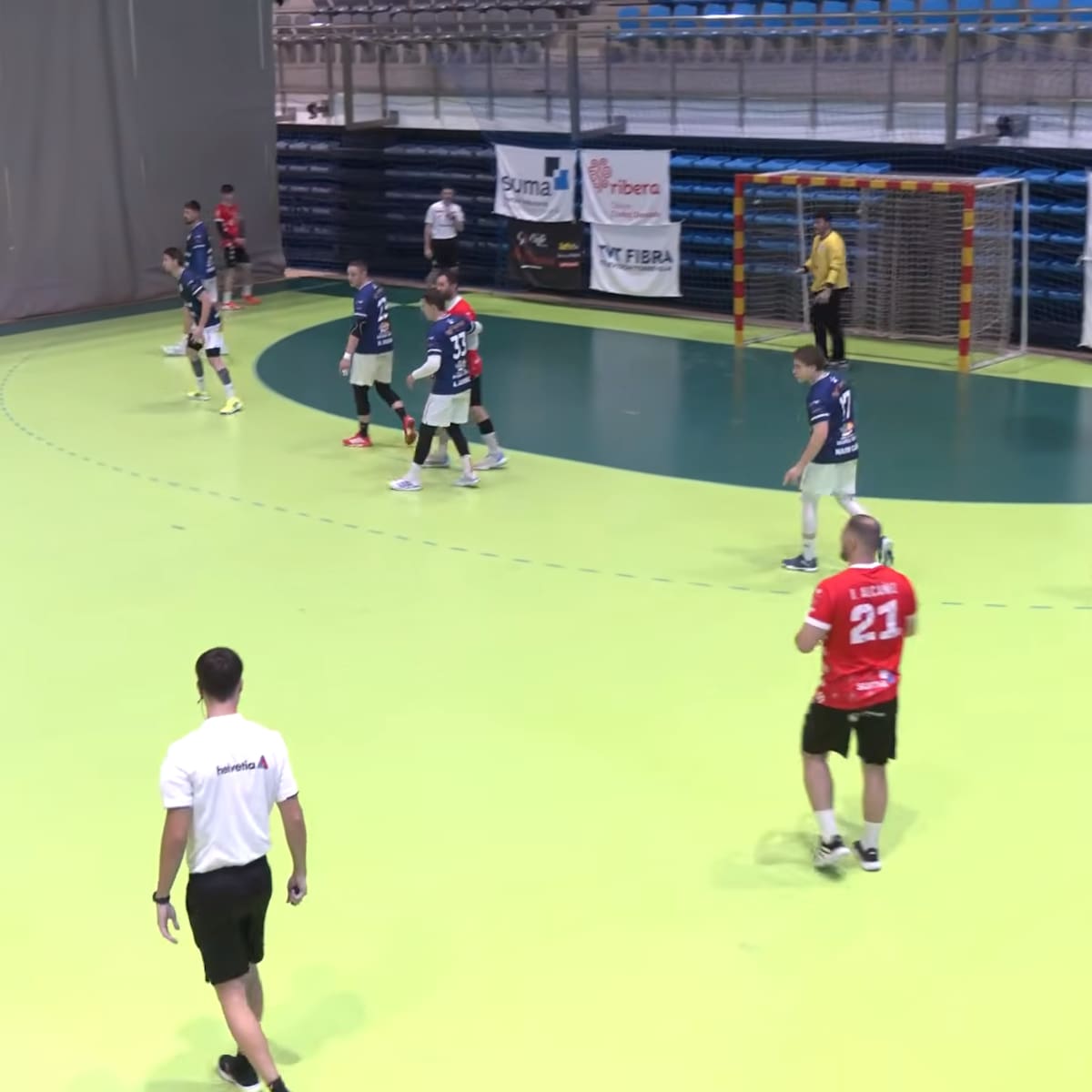 El BM Elda – C.E.E. refuerza su liderato con una victoria en Torrevieja (23-29)