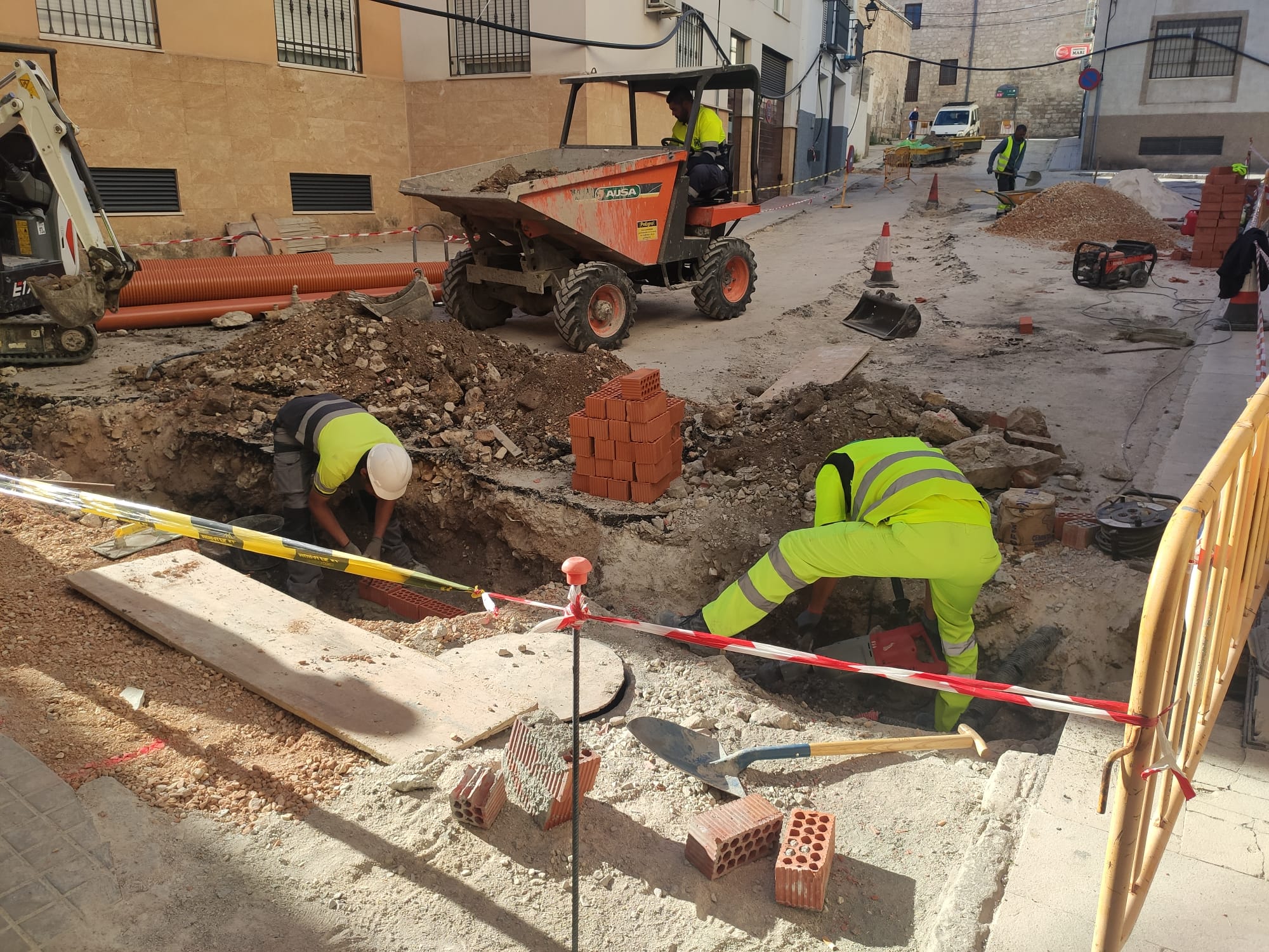 Operarios trabajan en la zona de San Juan de Dios, de Jaén capital