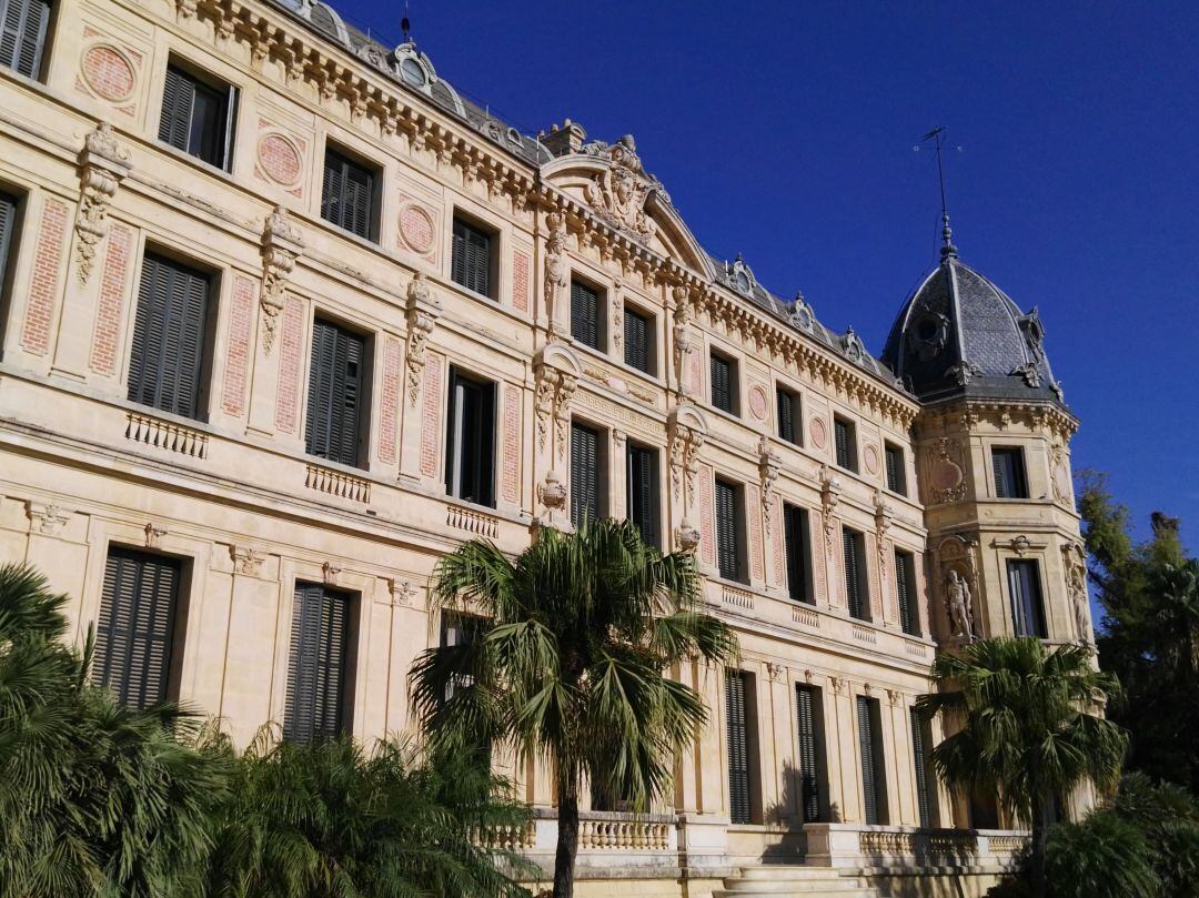 Fachada del palacio de la Real Escuela Andaluza del Arte Ecuestre