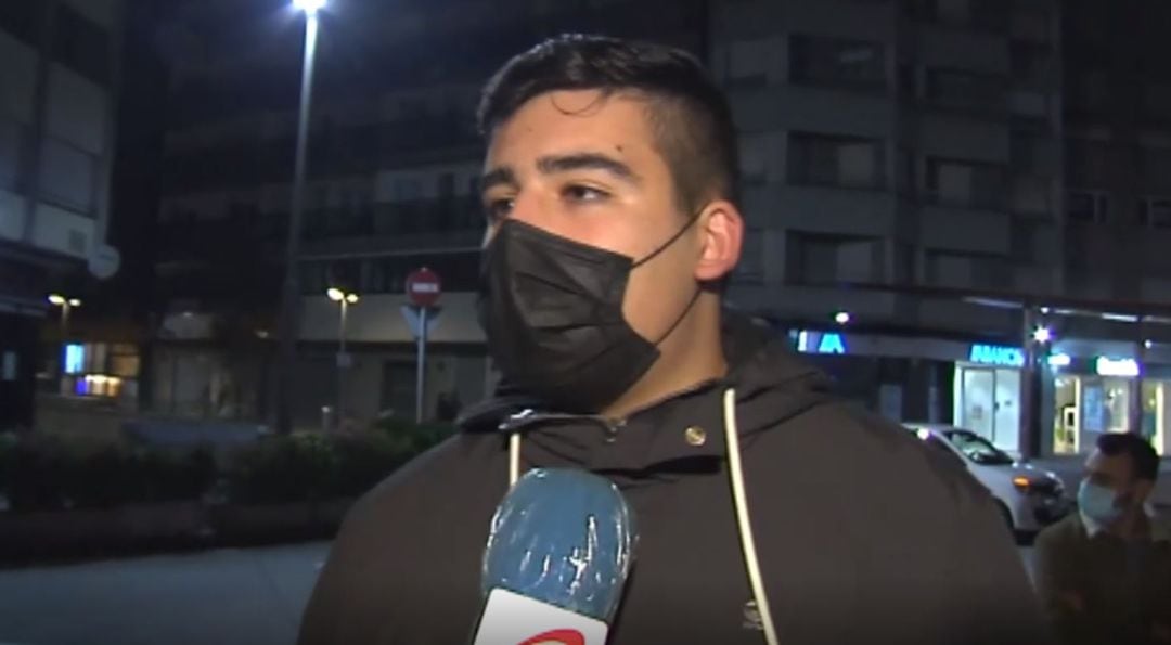 El joven se bajó la mascarilla &quot;claramente&quot; para comer pistachos.