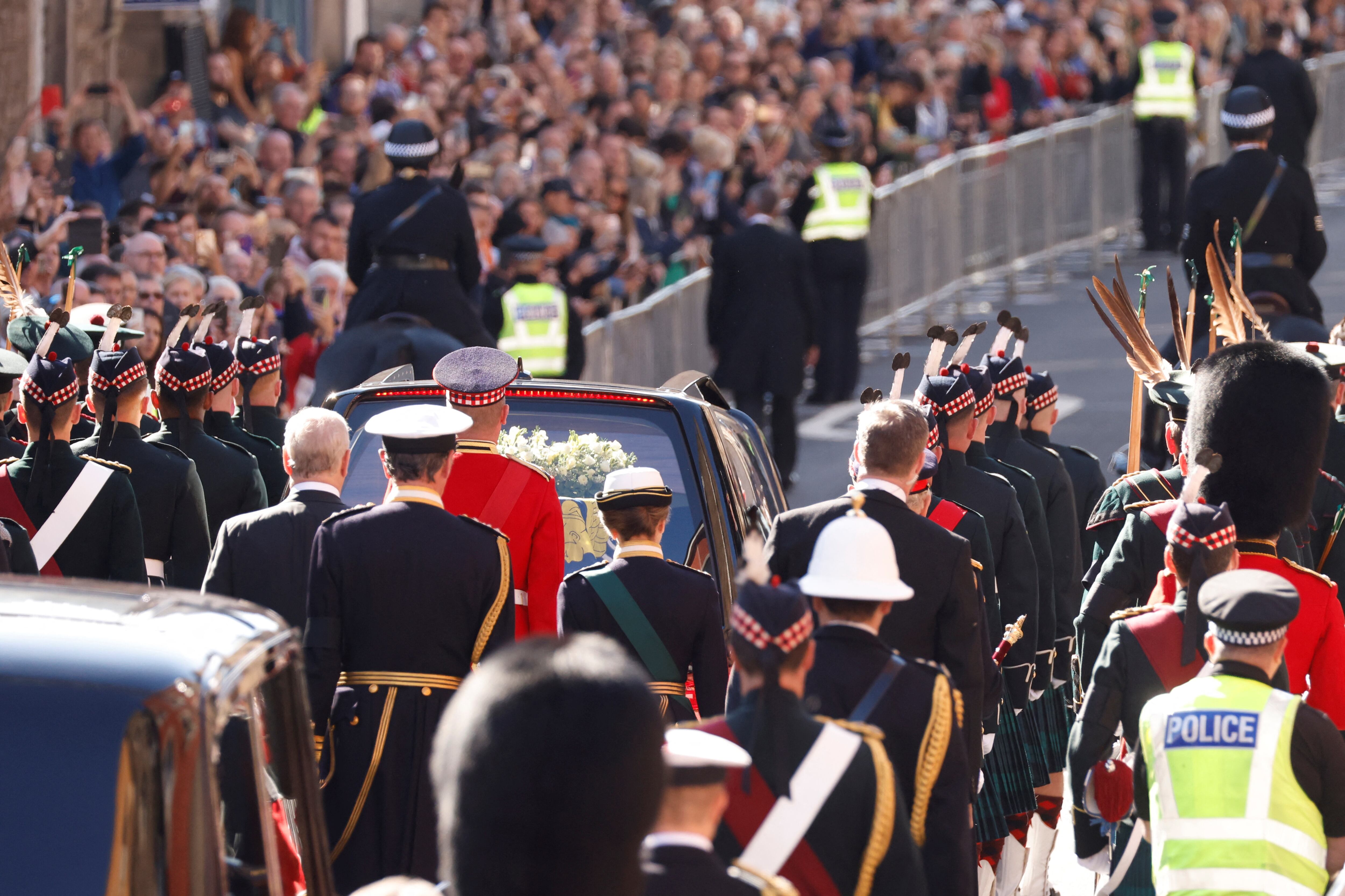 Imagen del cortejo fúnebre con los restos mortales de la reina Isabel II