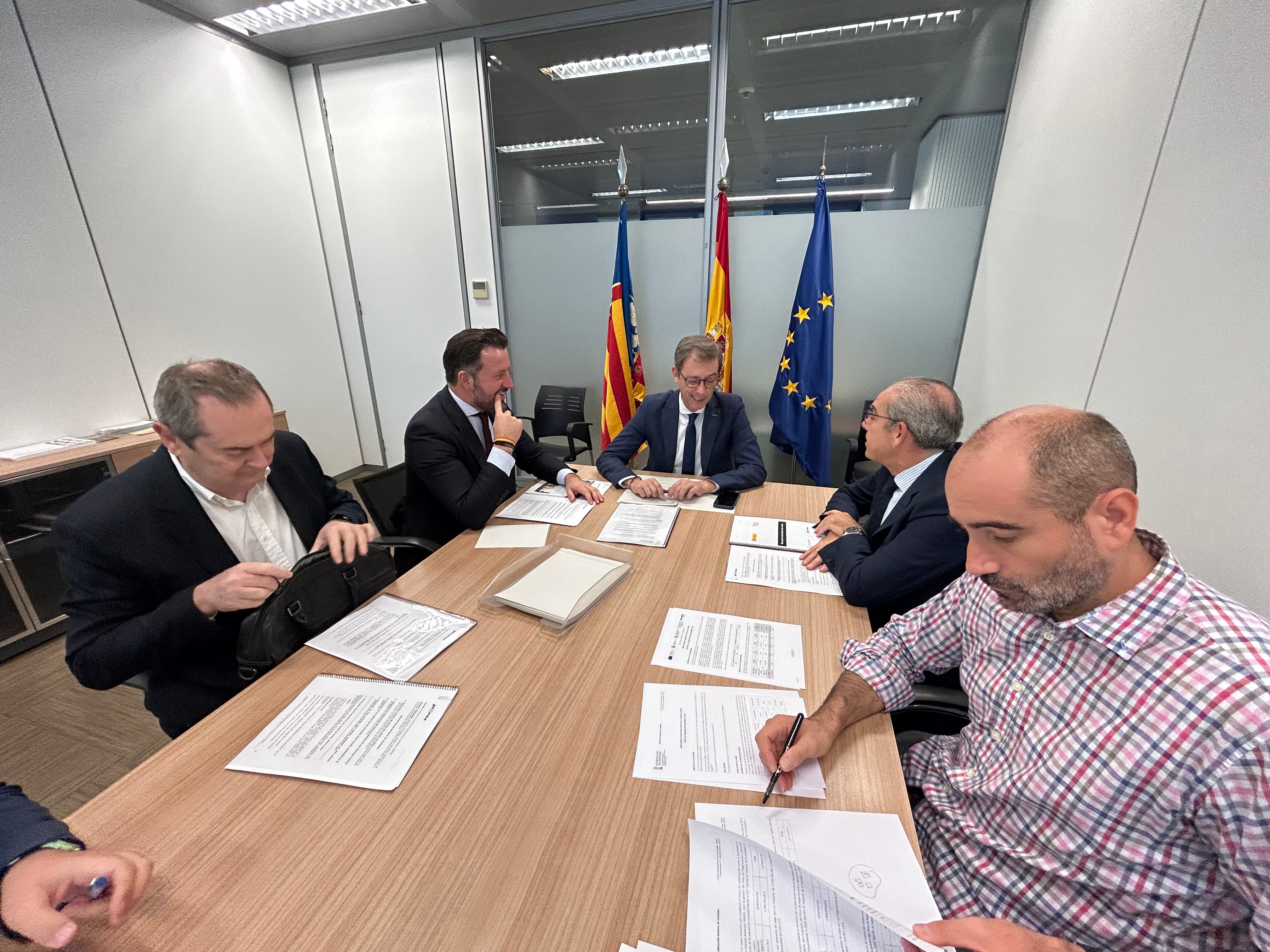 Reunión Ruz con el secretario autonómico de Vivienda