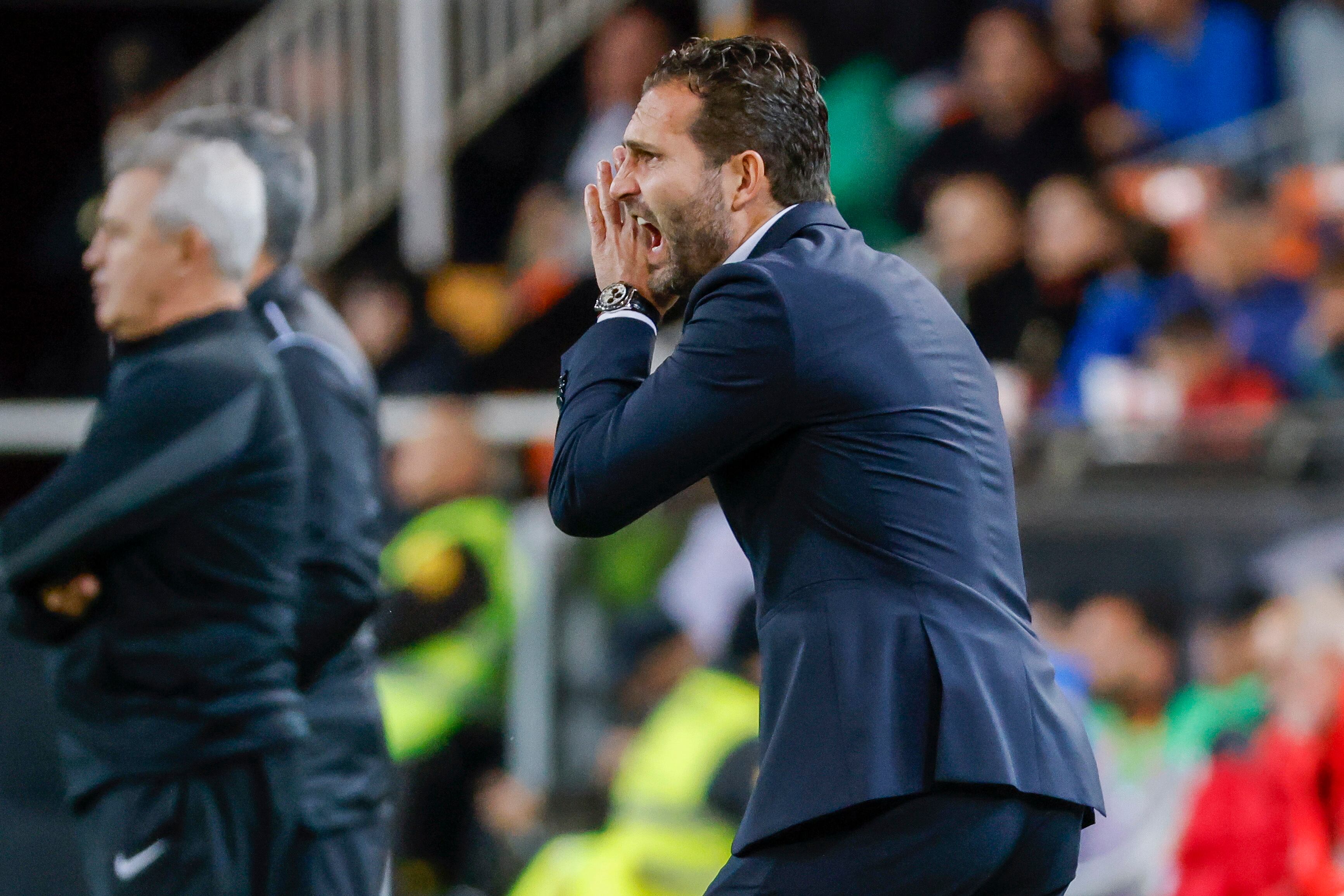 VALENCIA, 30/03/2024.- El entrenador del Valencia CF Rubén Baraja durante el partido de la jornada 30 de LaLiga que Valencia CF y RCD Mallorca disputan este sábado en el estadio de Mestalla, en Valencia. EFE/ Ana Escobar
