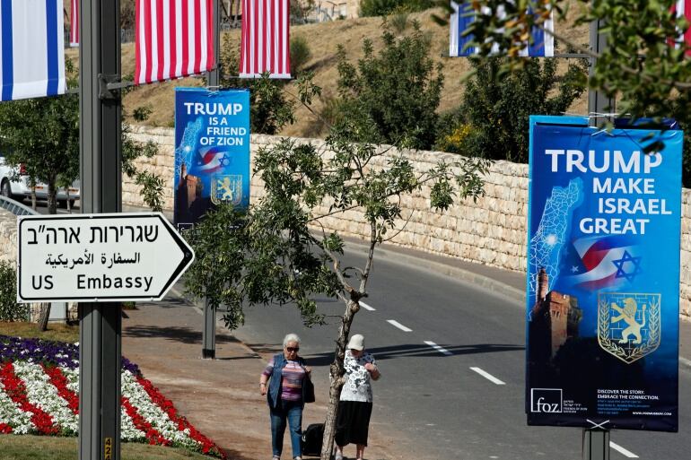 Carteles anunciando la llegada de los Trump y su embajada a Jerusalén