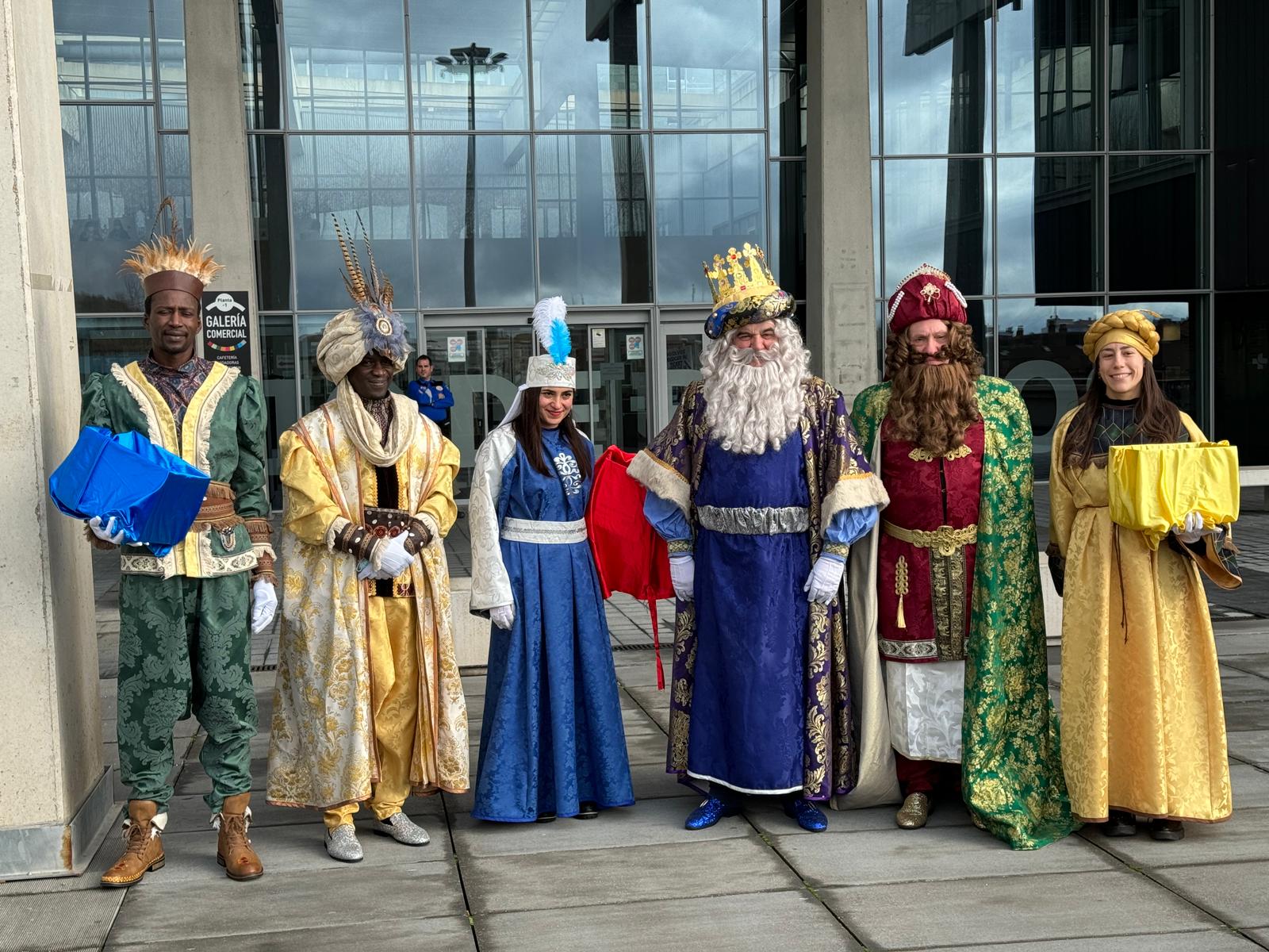 Llega de los Reyes Magos al HUBU para visitar a los niños de la planta de Pediatría. / Foto: Ayto. Burgos