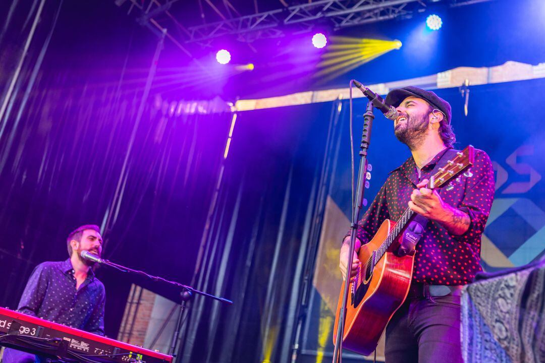 El público coreó las canciones que Sidecars trajeron al 40Stage en el Palacio de la Isla