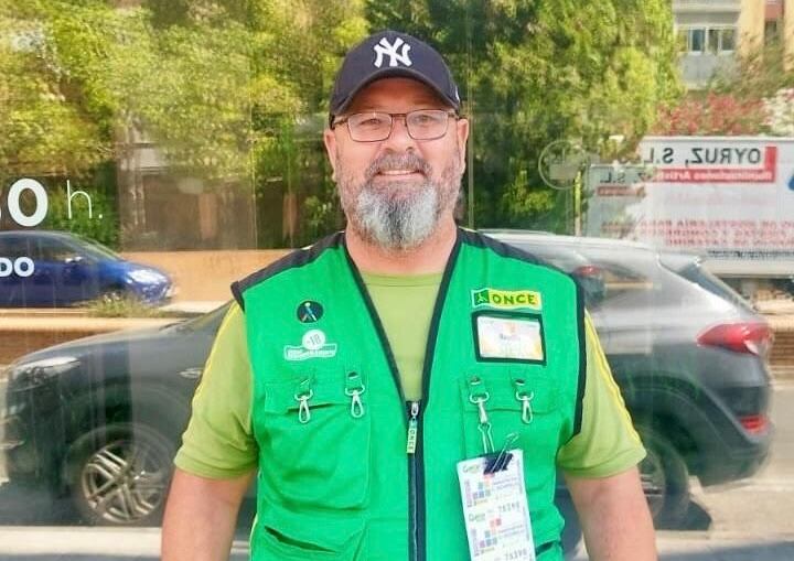 Rogelio Ibáñez, vendedor de la ONCE