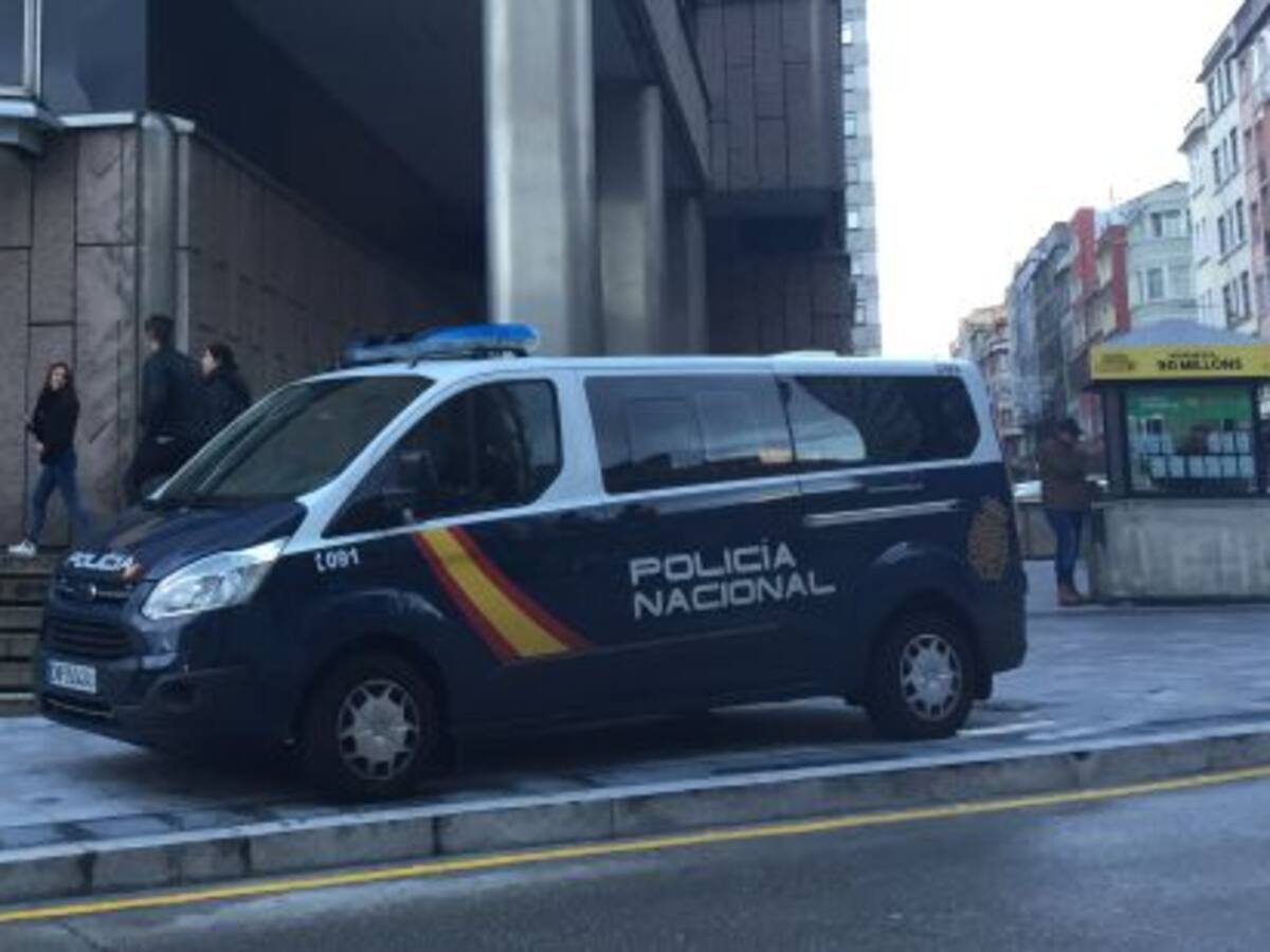 Comienza el juicio contra Santiso mientras AXA y BNG piden su dimisión