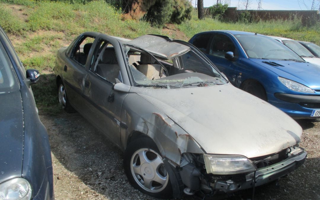 Vehículo abandonado en las calles de Coslada. 