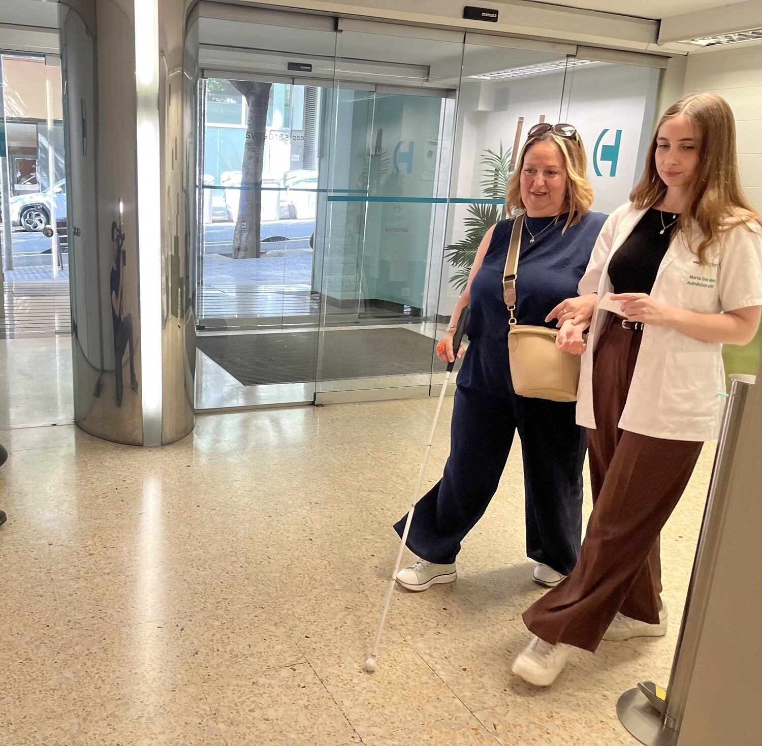 Programa pioner d'acompanyament a persones cegues al CAP Sardenya de Barcelona