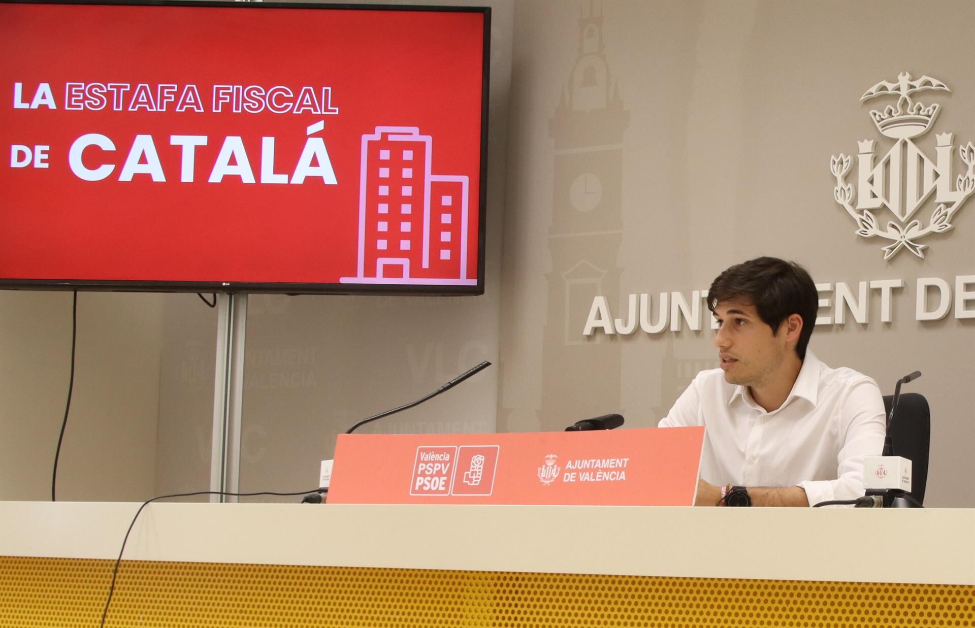 El edil socialista en el Ayuntamiento de València, Borja Sanjuán, en la rueda de prensa sobre el IBI en la ciudad