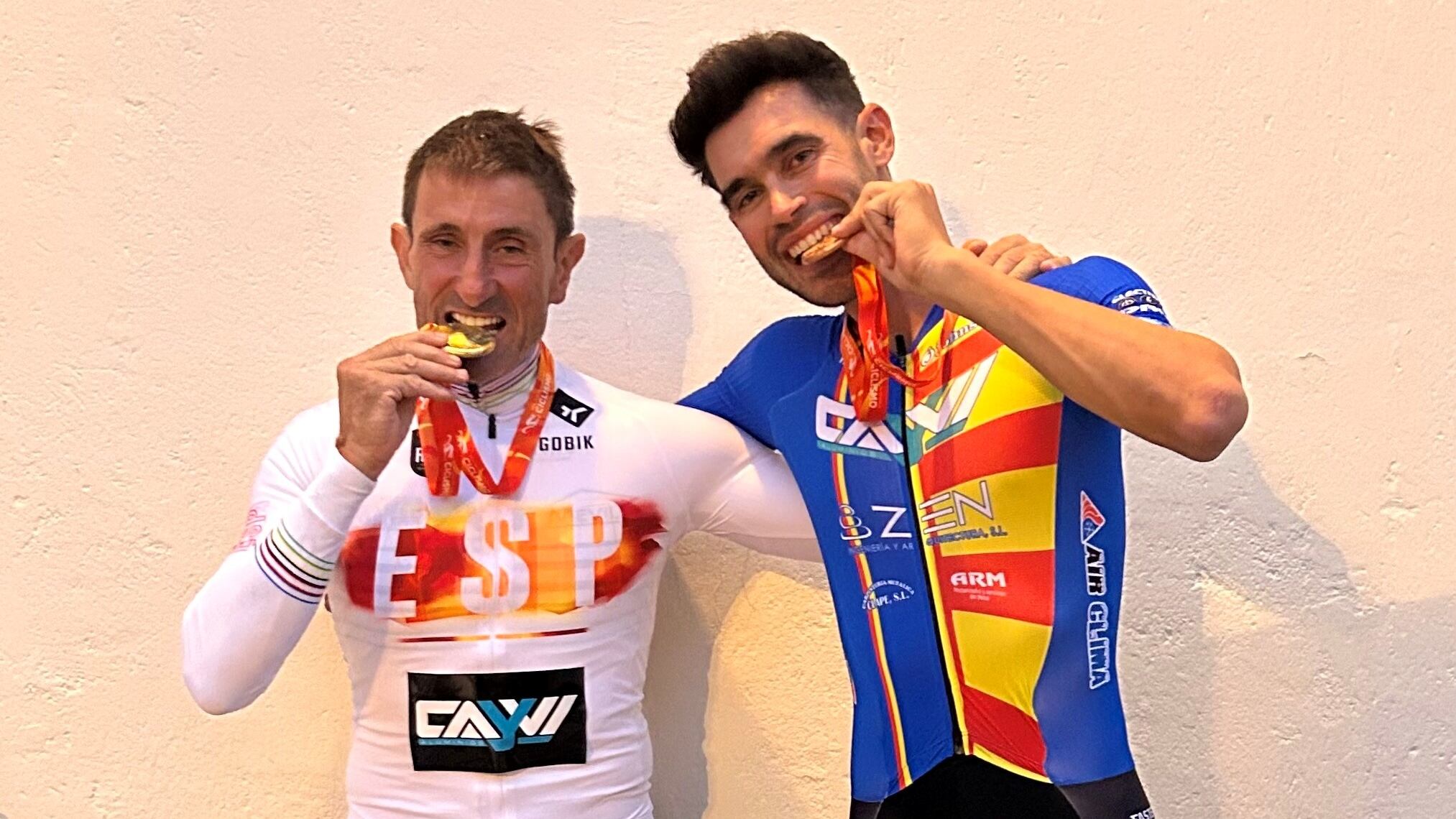 Sergio Verdú (D) celebra su bronce