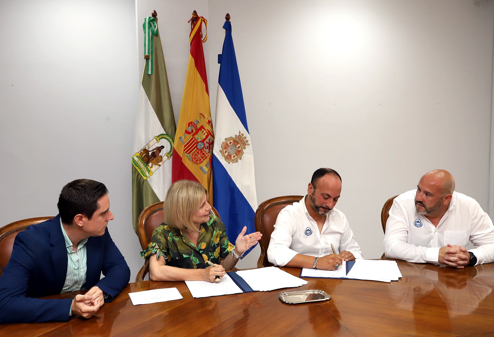 Firma del convenio entre Teletaxi Jerez y el Ayuntamiento