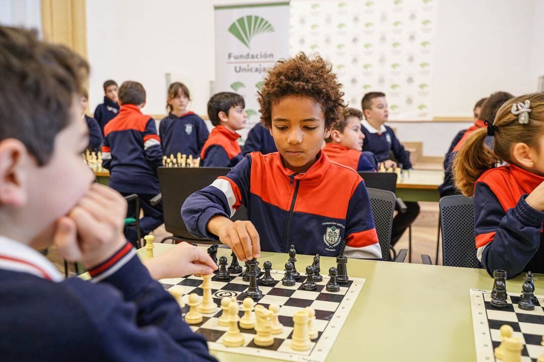 Alumnos del colegio Fernando de los Ríos durante el torneo de ajedrez