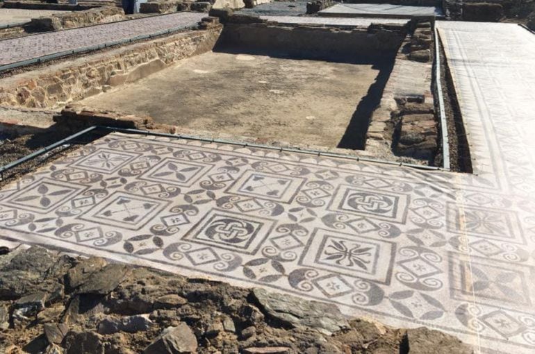 Mosaicos y muros de la villa romana La Majona