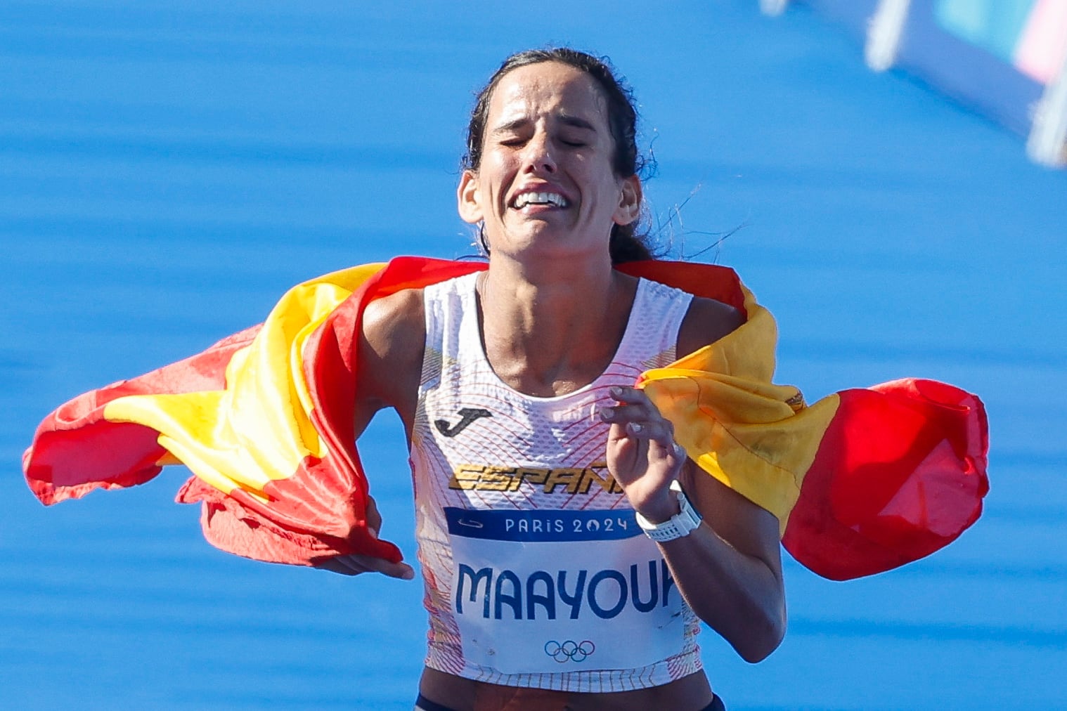 PARÍS, 11/08/2024.- La atleta española Majida Maayouf cruza la meta en la prueba de maratón femenino de los Juegos Olímpicos de París 2024 en la capital francesa este domingo. EFE/Juanjo Martín
