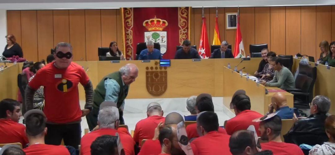 Protesta de los policías municipales en el pleno de Sanse
