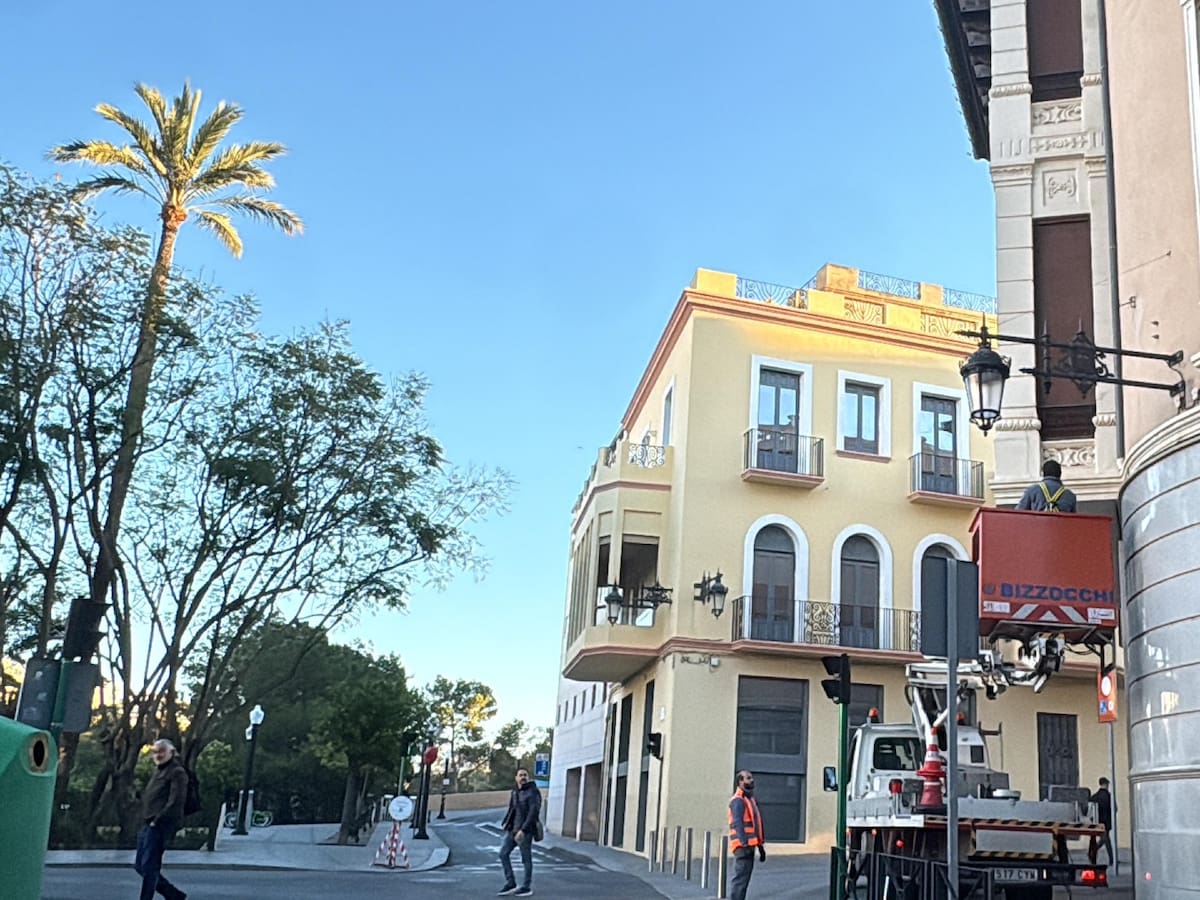 Elche avanza en el plan de retirada de cableado de sus calles