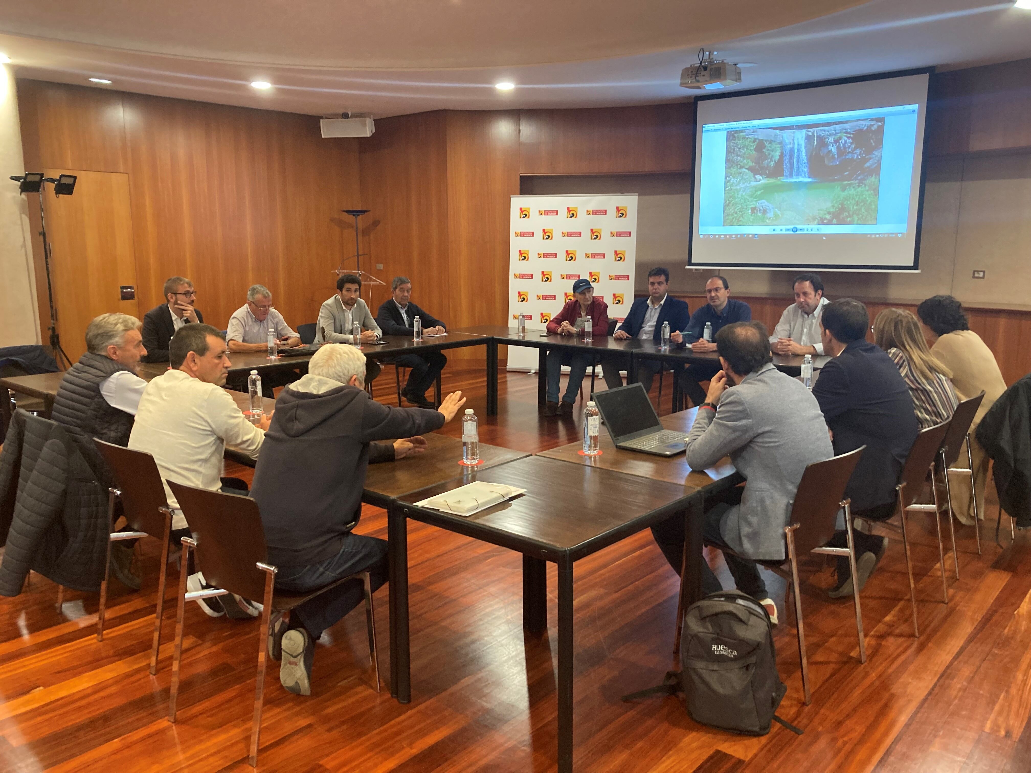 Imagen de la reunión de los representantes del parque en la DPH