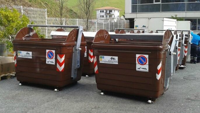 Algunos municipios han optado por el quinto contenedor de color marrón para la recogida de orgánico