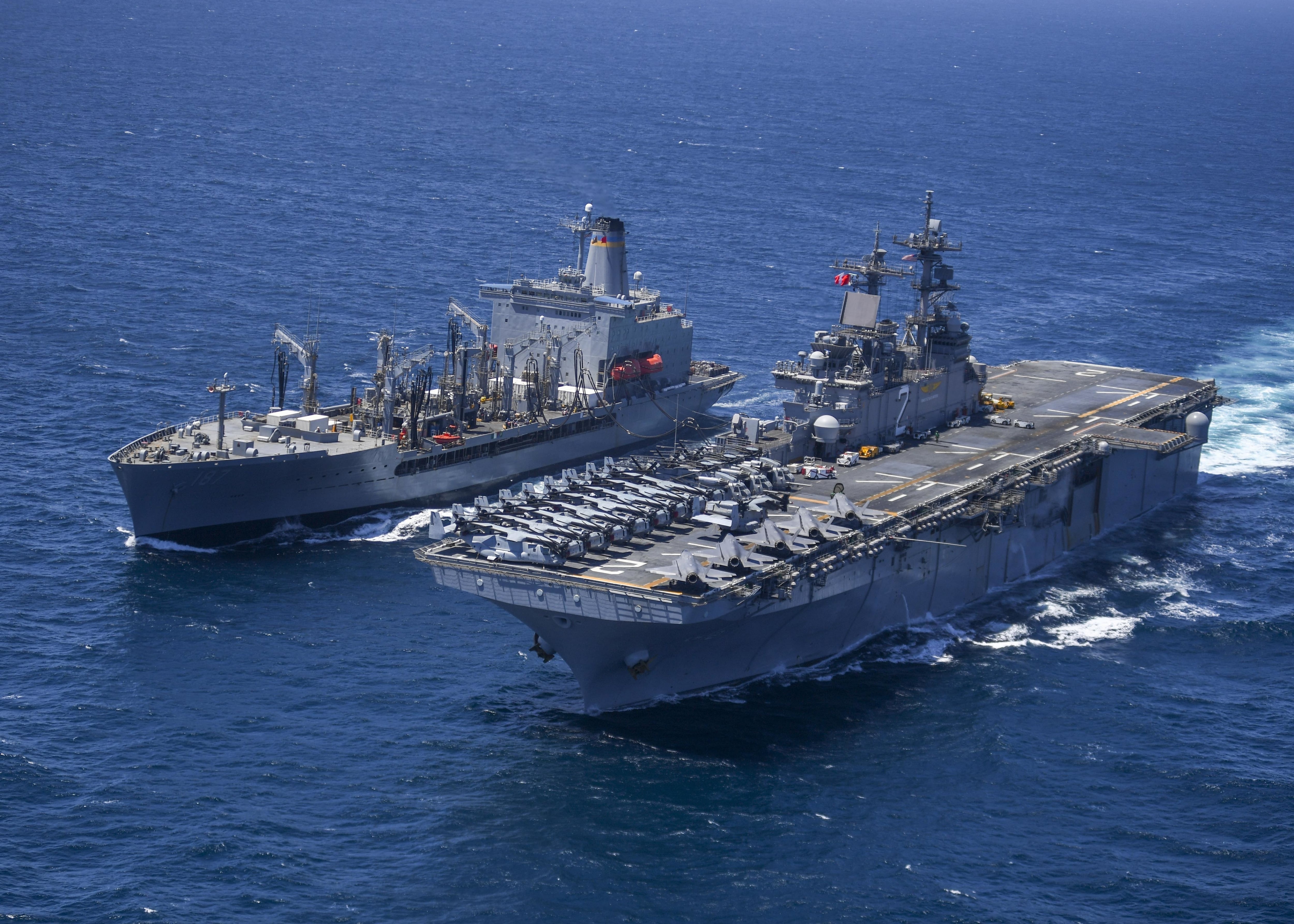 El buque anfibio estadounidense USNS Henry J. Kaiser.