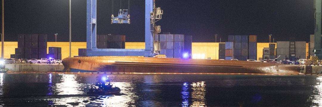 El barco de mercancías volcado en Castelló