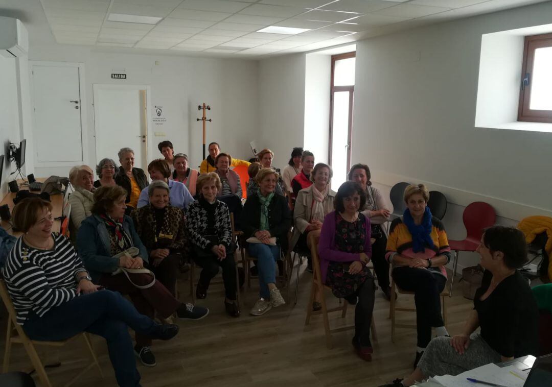 Mujeres de Murillo el Fruto en el taller desarrollado en la localidad